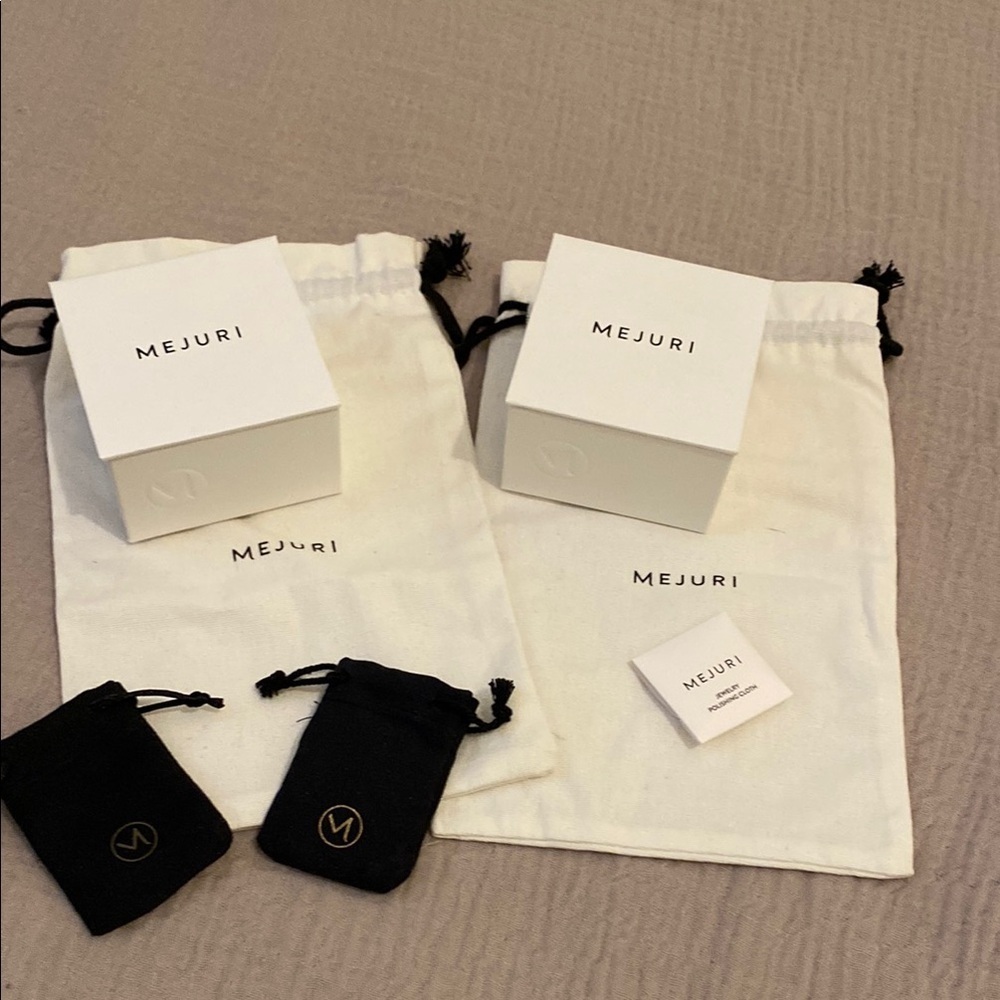 Mejuri Jewelry Packaging Set - Picture 3 of 3